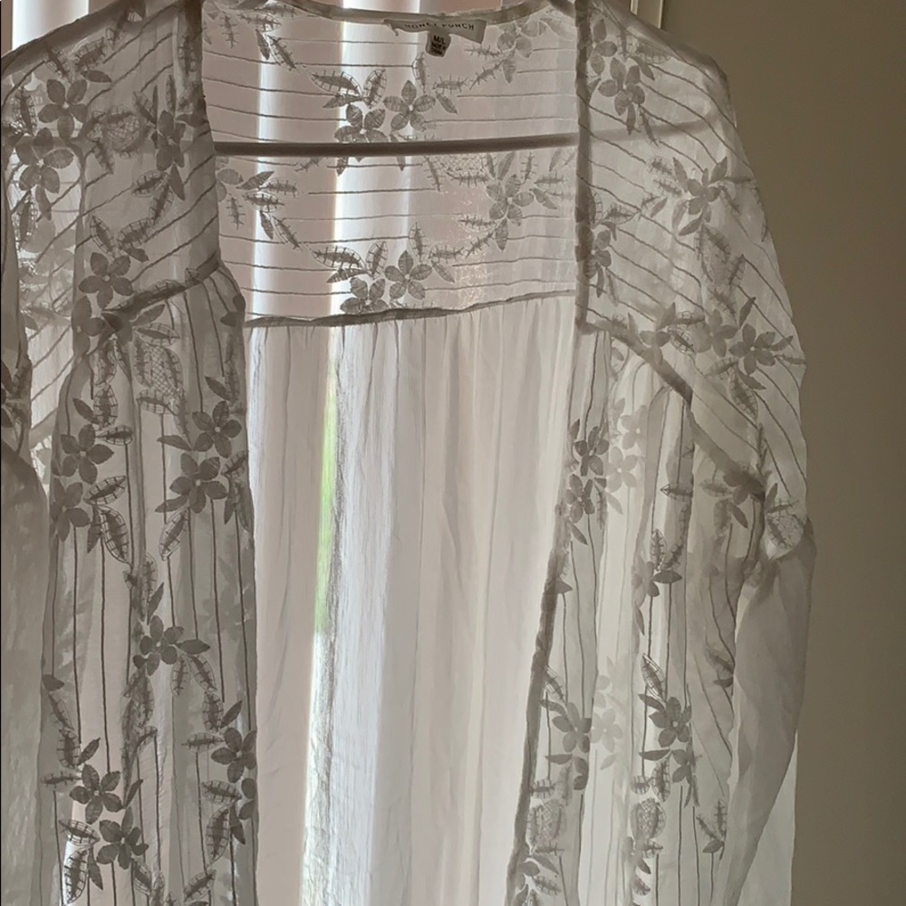 White kimono/cardigan with flowers
